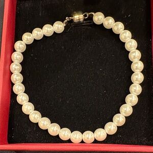 Elegant Pearl Necklace